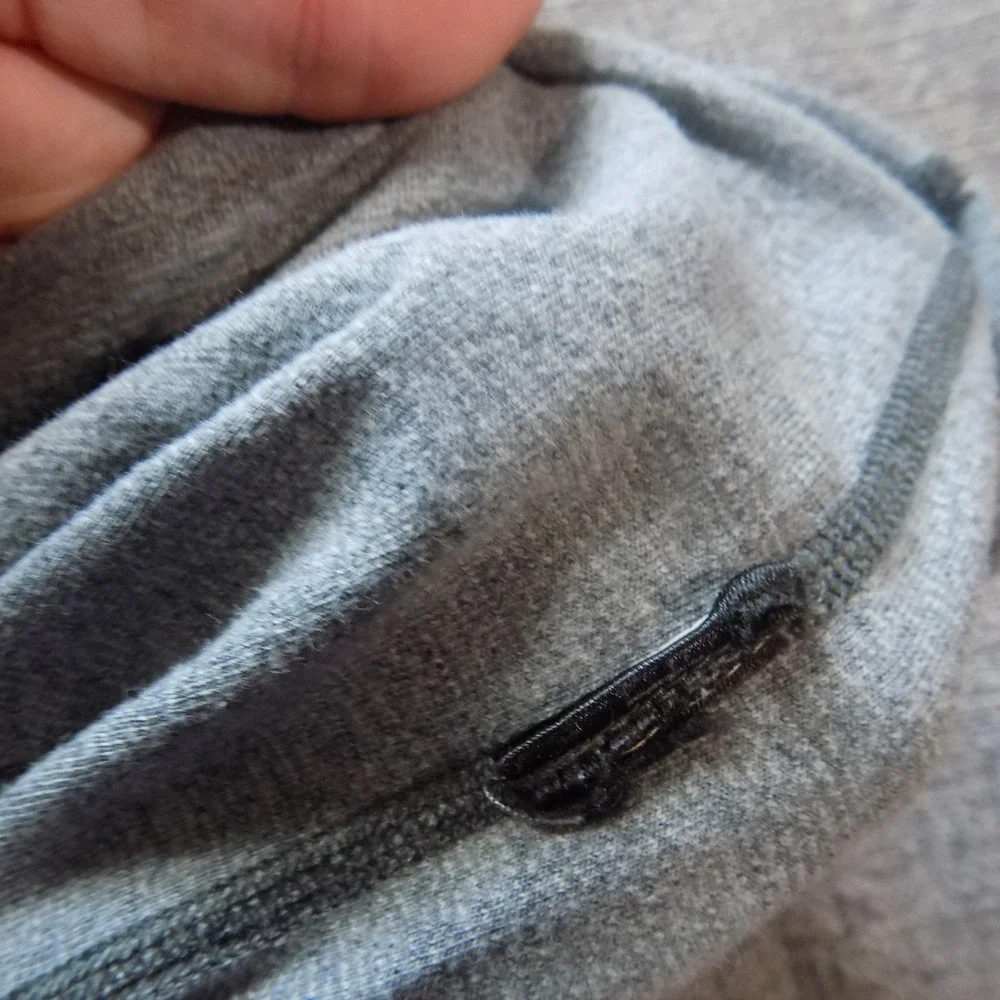 The North Face V-Neck T-Shirt Mens Small Gray Good FlashDry Pocket Tee